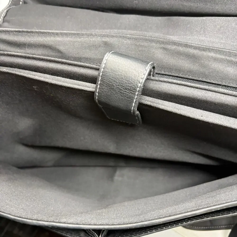 NEW! Danier Leather Laptop Duffle Bag Travel Career Professional Black Career